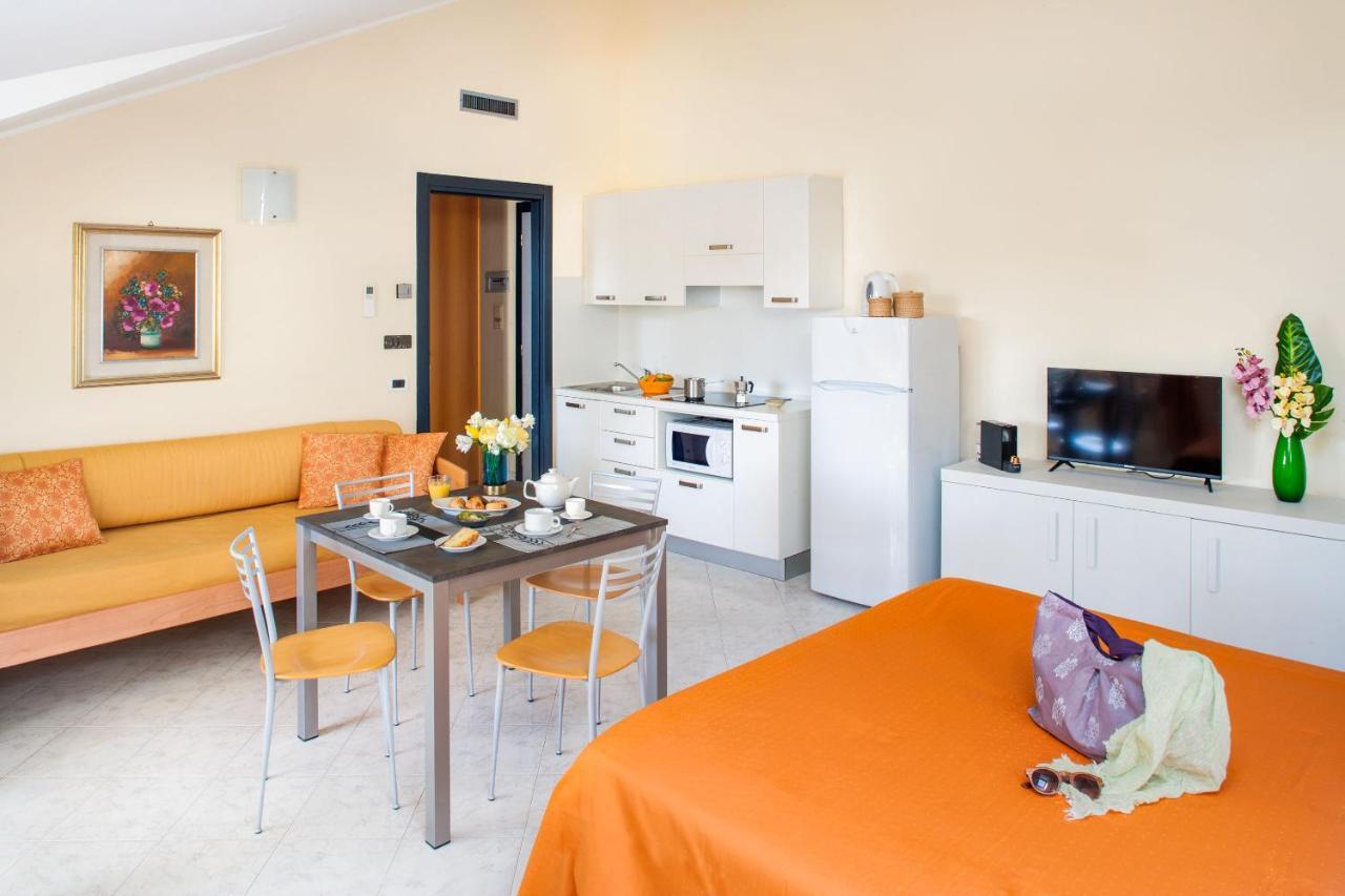 Diano Sporting Apartments Диано-Марина Экстерьер фото