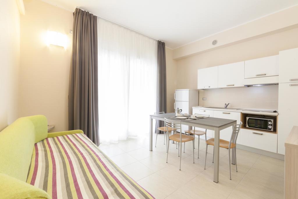 Diano Sporting Apartments Диано-Марина Экстерьер фото