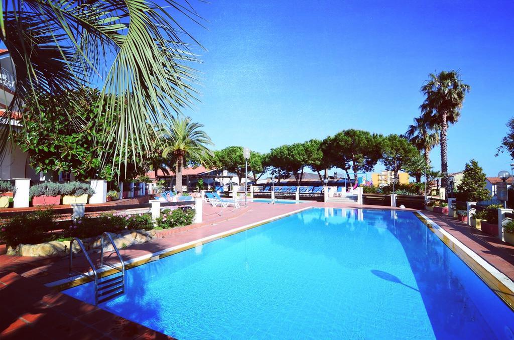 Diano Sporting Apartments Диано-Марина Экстерьер фото
